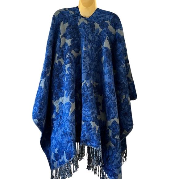 Liz Claiborne Blue Print Blanket Wrap Poncho Woman Warm Cozy Fringed - Picture 3 of 9